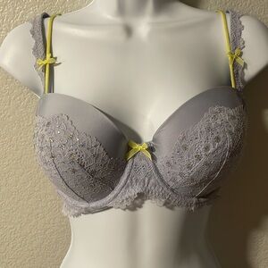 32DDD Victoria’s Secret Bra